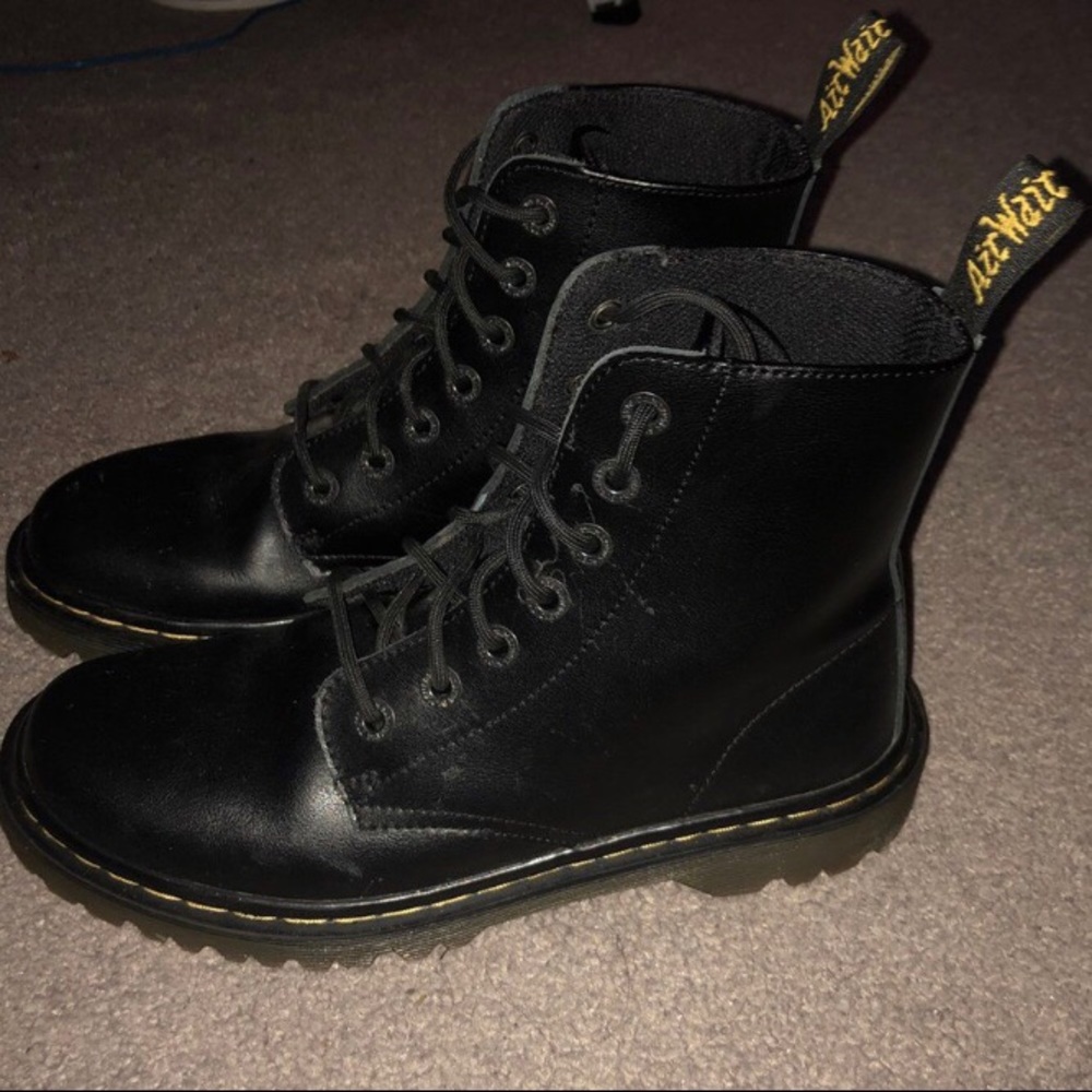 Essential Dr. Marten’s - all black